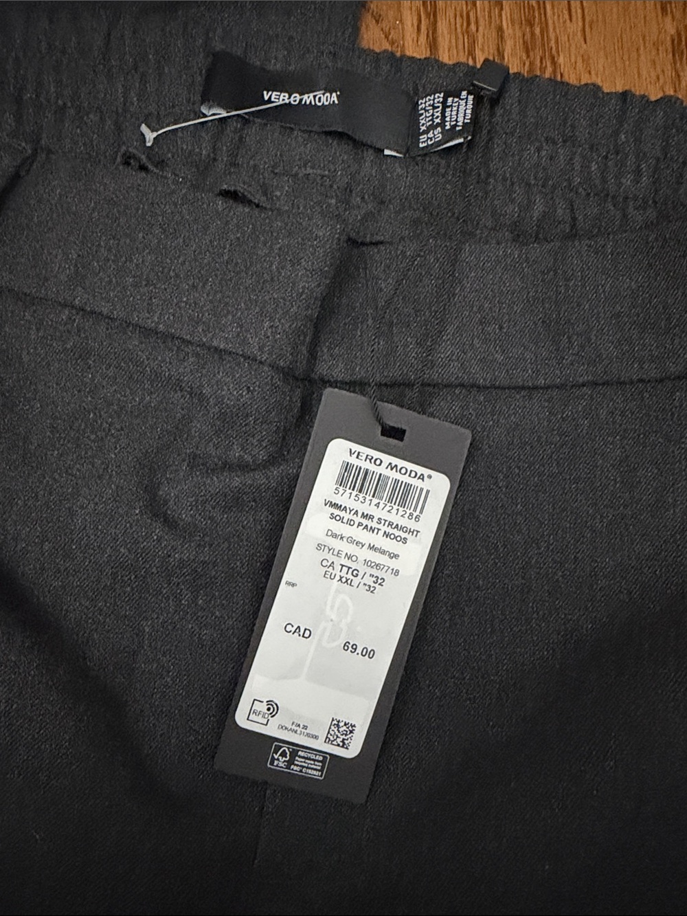 Vero Moda Men’s Dark Gray Straight Flat-Front Shorts